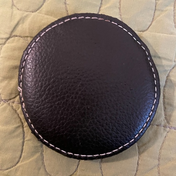 Pocket Compact double mirror with its own carry case perfect size for your purse - Picture 2 of 8